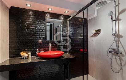 Alaçatı’da Mülkü İle Satılık Otel