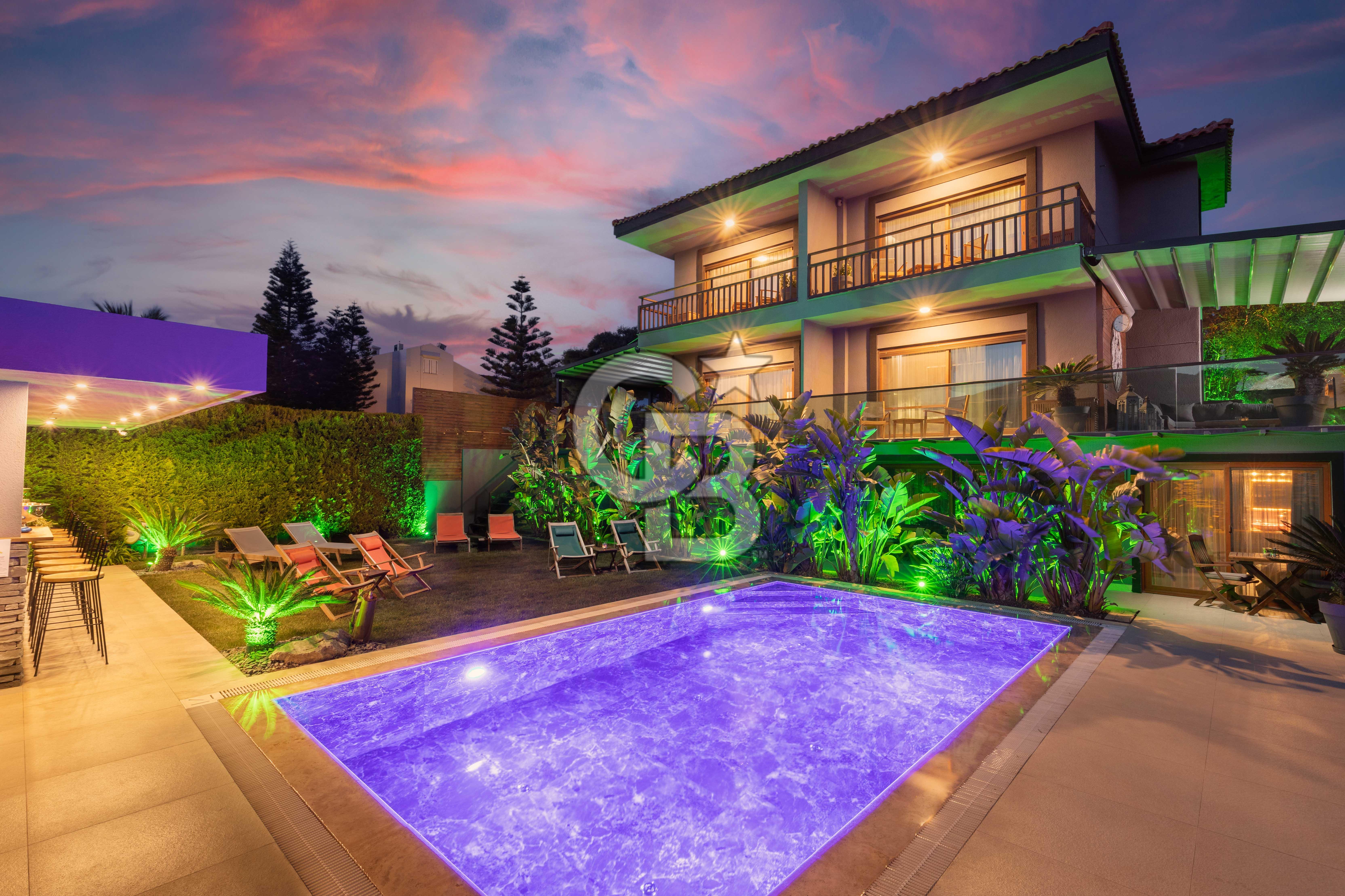 Alaçatı’da Mülkü İle Satılık Otel