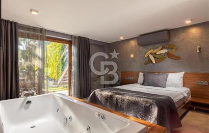 Alaçatı’da Mülkü İle Satılık Otel