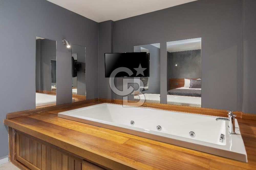 Alaçatı’da Mülkü İle Satılık Otel