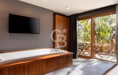 Alaçatı’da Mülkü İle Satılık Otel