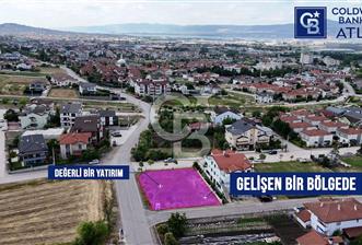 BAŞİSKELE YENİKÖY'DESATILIK 3 TARAFI YOL İMARLI ARSA