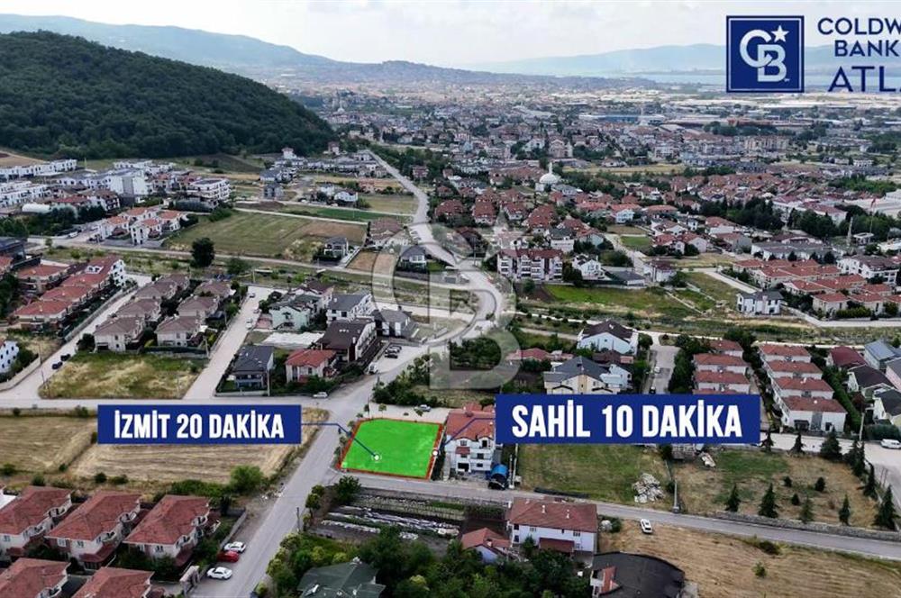 BAŞİSKELE YENİKÖY'DESATILIK 3 TARAFI YOL İMARLI ARSA