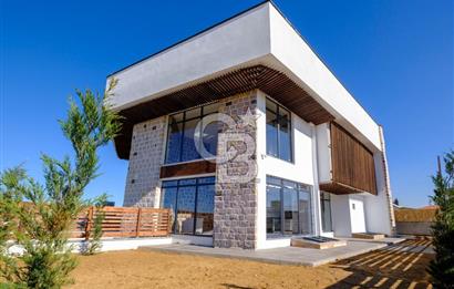 HAKİMLER KÖYÜNDE MODERN TASARIMLI 5+1 TRİPLEKS VİLLA