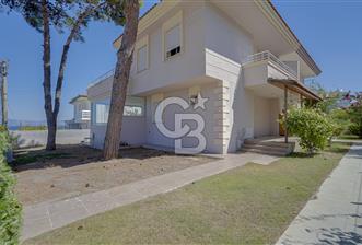 CB Yalı'dan Çeşme Boyalık Mevkiinde 4+1 Bahçeli, Havuzlu Dubleks