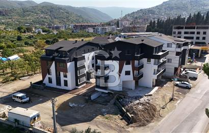 GÖLCÜK İHSANİYEDE DOĞA İÇİNDE MERKEZİ KONUMDA 3+1 SIFIR DAİRELER