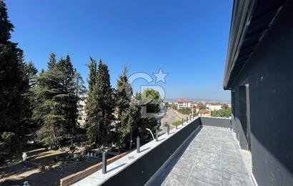 GÖLCÜK İHSANİYEDE DOĞA İÇİNDE MERKEZİ KONUMDA 3+1 SIFIR DAİRELER