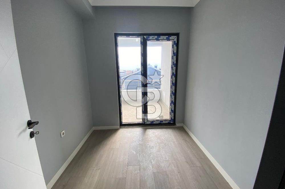 KOCAELİ KARTEPE'DE CADDE ÜZERİ SIFIR 2+1 DUBLEKS SATILIK DAİRE