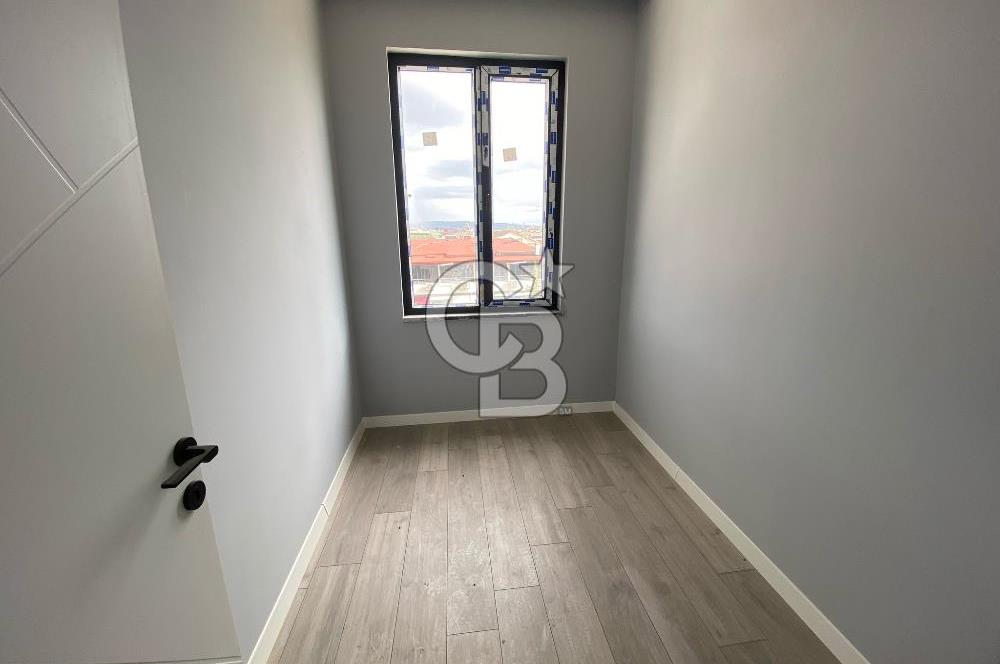 KOCAELİ KARTEPE'DE CADDE ÜZERİ SIFIR 2+1 DUBLEKS SATILIK DAİRE