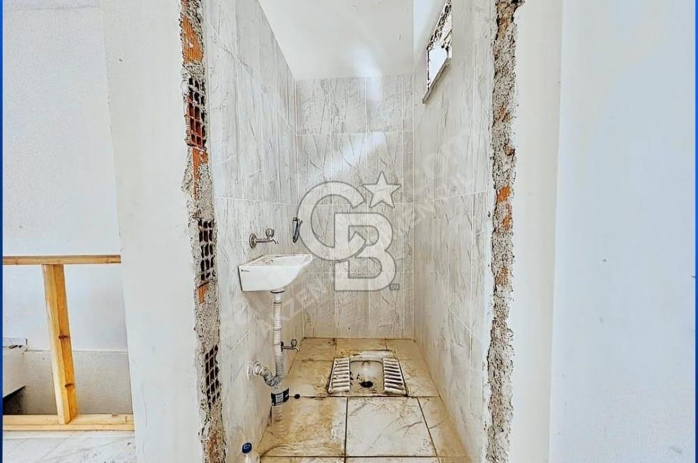 SANCAKTE'DE ANA CADDEYE 3.BİNADA DEPO'LU 130 M2 DÜKKAN