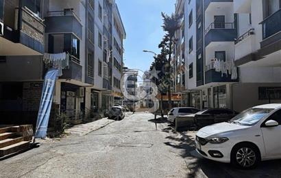 SANCAKTE'DE ANA CADDEYE 3.BİNADA DEPO'LU 130 M2 DÜKKAN