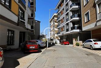 SANCAKTE'DE ANA CADDEYE 3.BİNADA DEPO'LU 130 M2 DÜKKAN