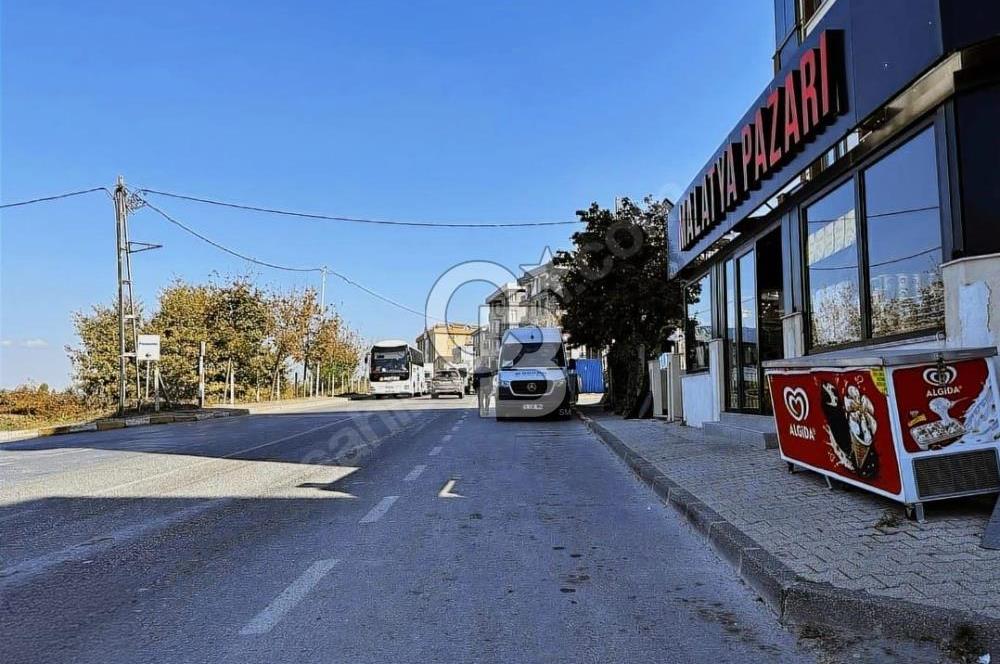SANCAKTE'DE ANA CADDEYE 3.BİNADA DEPO'LU 130 M2 DÜKKAN