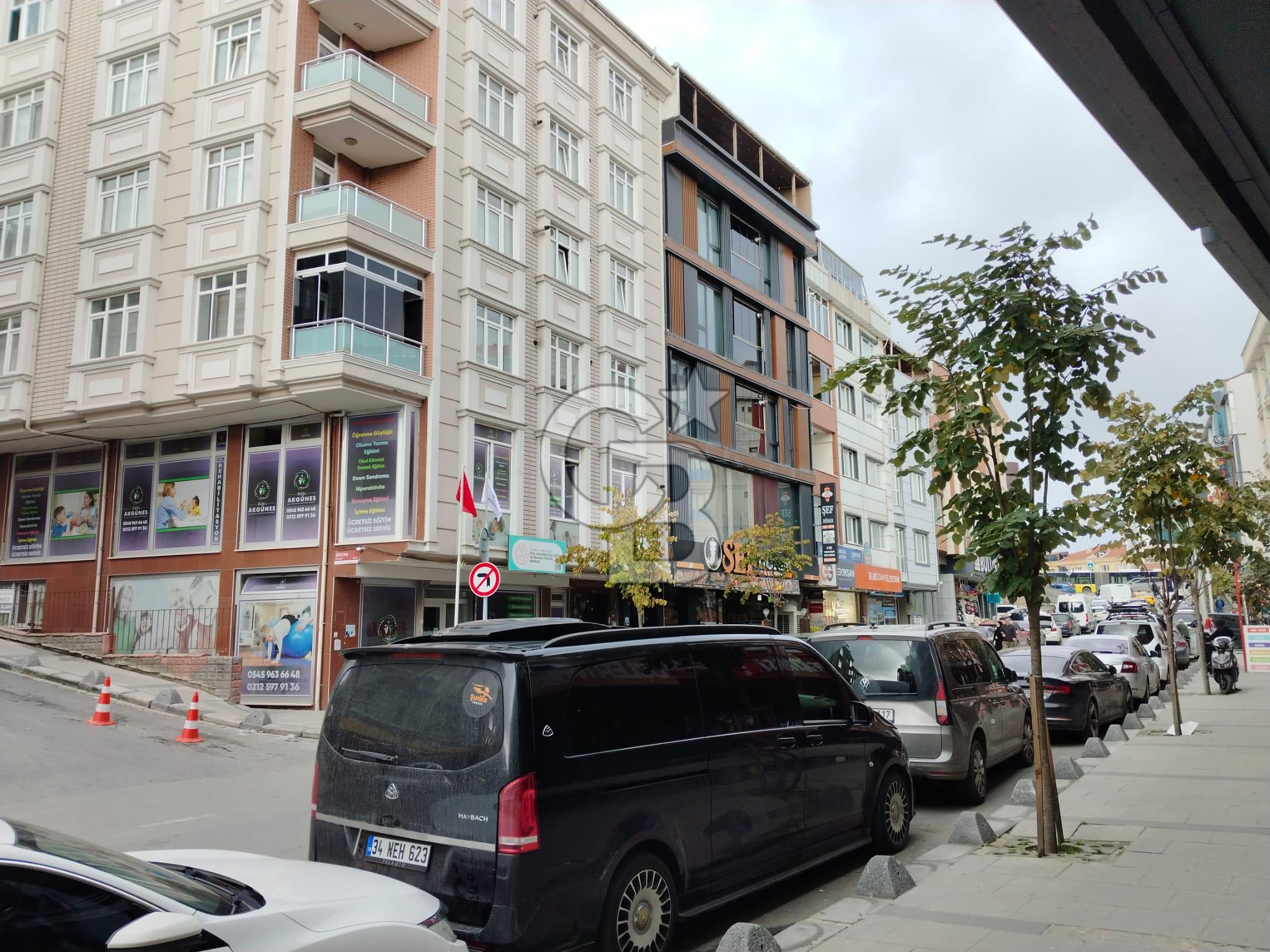 Arnavutköy Merkezin Göbeğinde Geniş ve Ferah 3+1 Satılık Daire