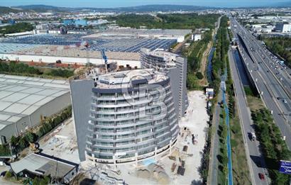 İZMİT D100 KARAYOLU ÜZERİ PLAZA'DA SATILIK 100M2 ÖN CEPHE OFİS