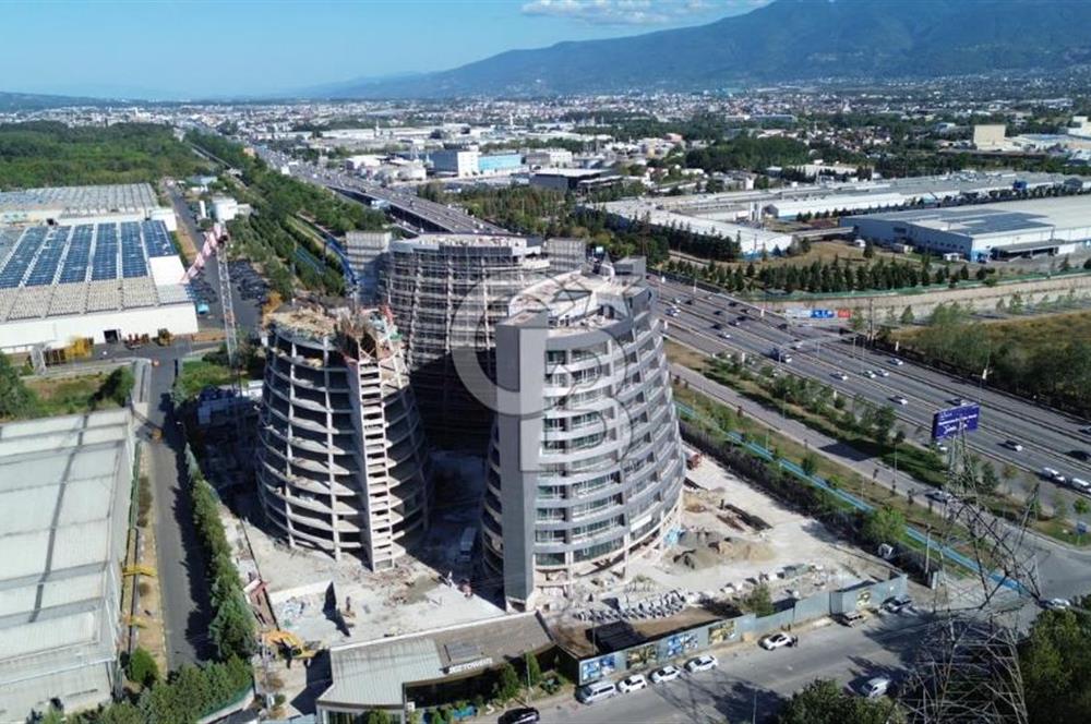 İZMİT D100 KARAYOLU ÜZERİ PLAZA'DA SATILIK 100M2 ÖN CEPHE OFİS