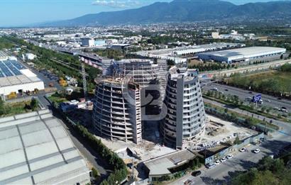 İZMİT D100 KARAYOLU ÜZERİ PLAZA'DA SATILIK 100M2 ÖN CEPHE OFİS