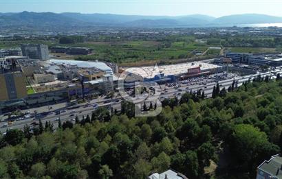 İZMİT D100 KARAYOLU ÜZERİ PLAZA'DA SATILIK 100M2 ÖN CEPHE OFİS