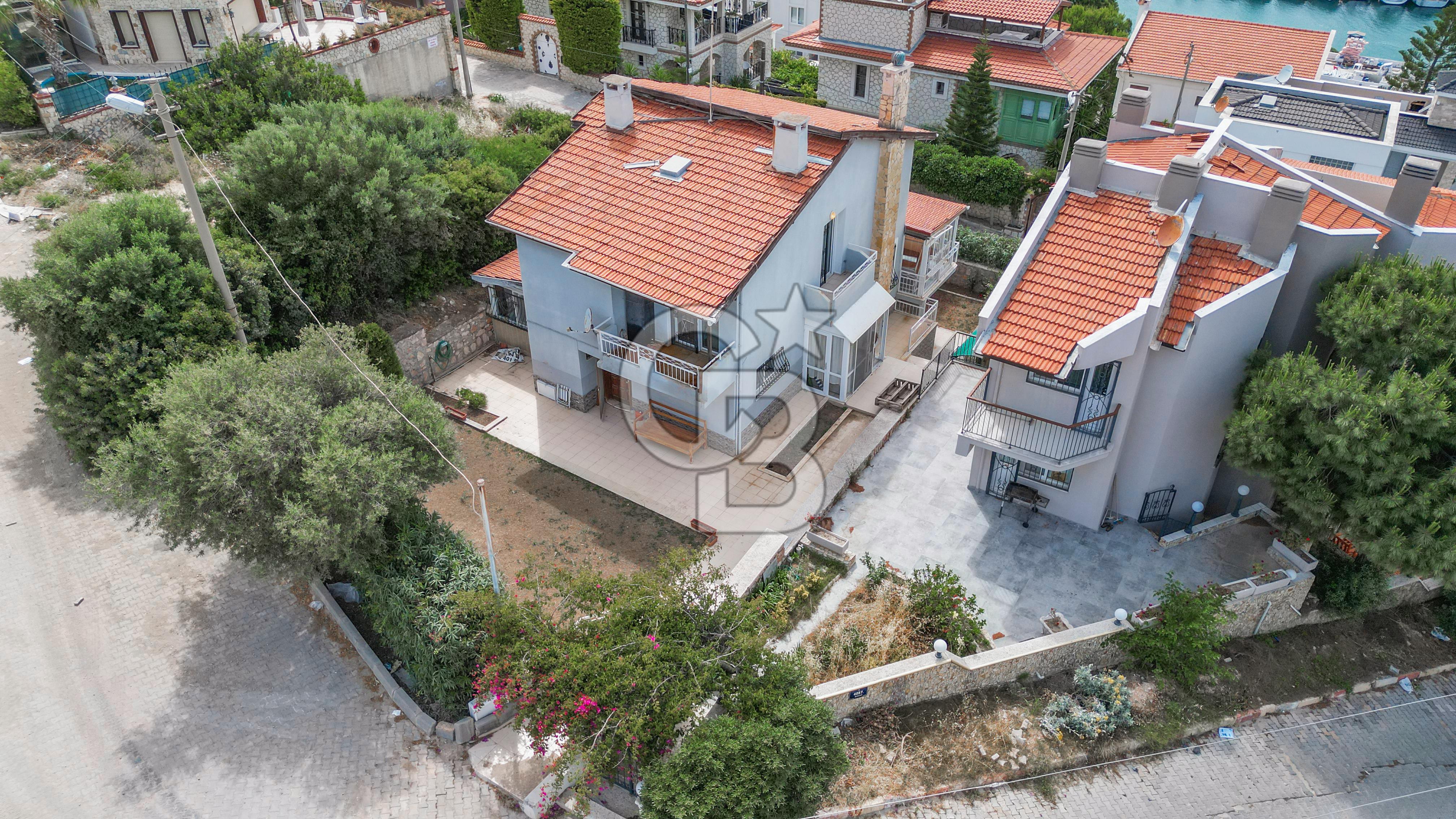 CB Yalı'dan Çeşme Dalyan'da Deniz Manzaralı Satılık 5+2 Villa