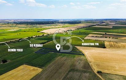KIRKLARELİ KARACAİBRAHİMDE 5546 m² YOLA 34 M CEPHE SATILIK TARLA