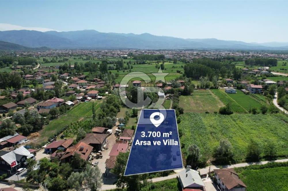 ÖZEL MÜLK AKYAZI'DA SATILIK HAVUZLU 3.700 M² ARSA VE ÇİFTLİK EVİ