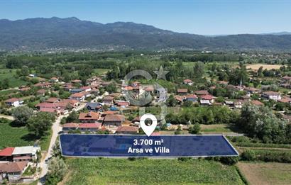 ÖZEL MÜLK AKYAZI'DA SATILIK HAVUZLU 3.700 M² ARSA VE ÇİFTLİK EVİ