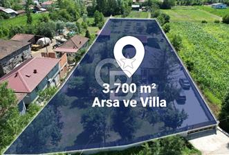ÖZEL MÜLK AKYAZI'DA SATILIK HAVUZLU 3.700 M² ARSA VE ÇİFTLİK EVİ