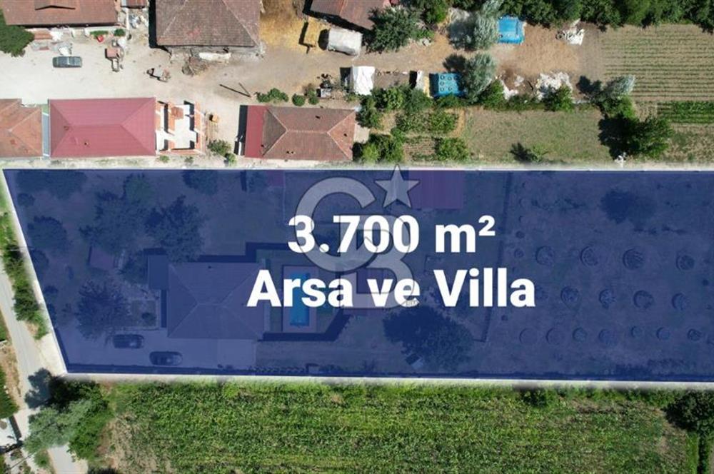 ÖZEL MÜLK AKYAZI'DA SATILIK HAVUZLU 3.700 M² ARSA VE ÇİFTLİK EVİ