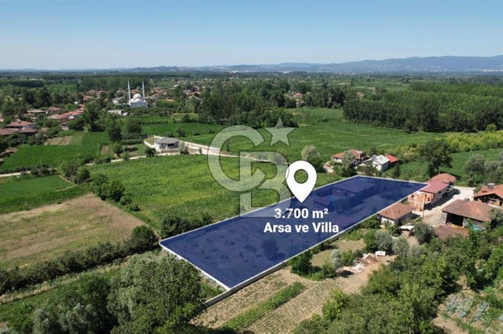 ÖZEL MÜLK AKYAZI'DA SATILIK HAVUZLU 3.700 M² ARSA VE ÇİFTLİK EVİ