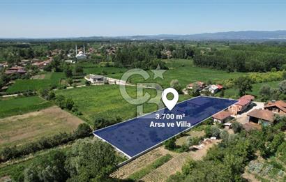 ÖZEL MÜLK AKYAZI'DA SATILIK HAVUZLU 3.700 M² ARSA VE ÇİFTLİK EVİ
