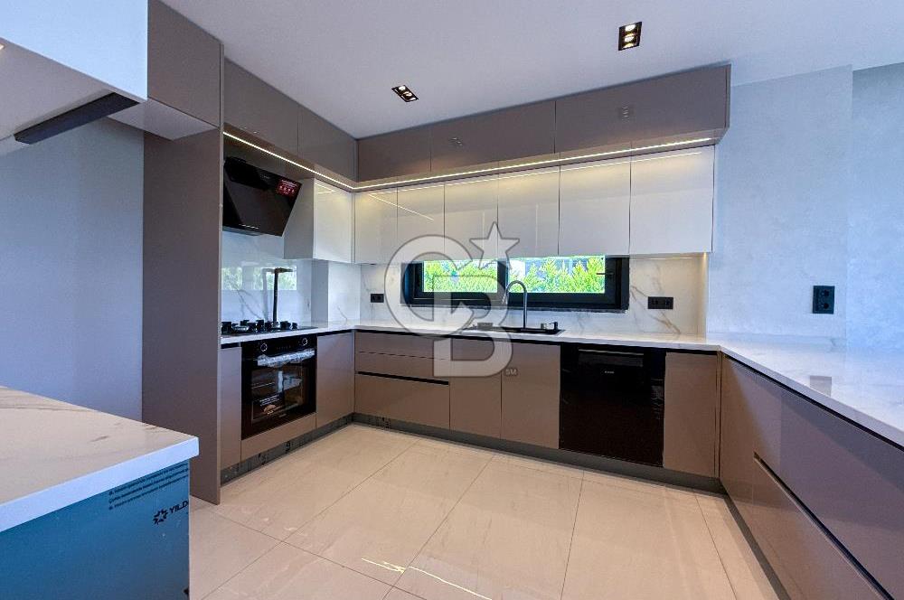 Silivri Selimpaşa 5+1 Müstakil Özel Havuzlu Satılık Sıfır Villa