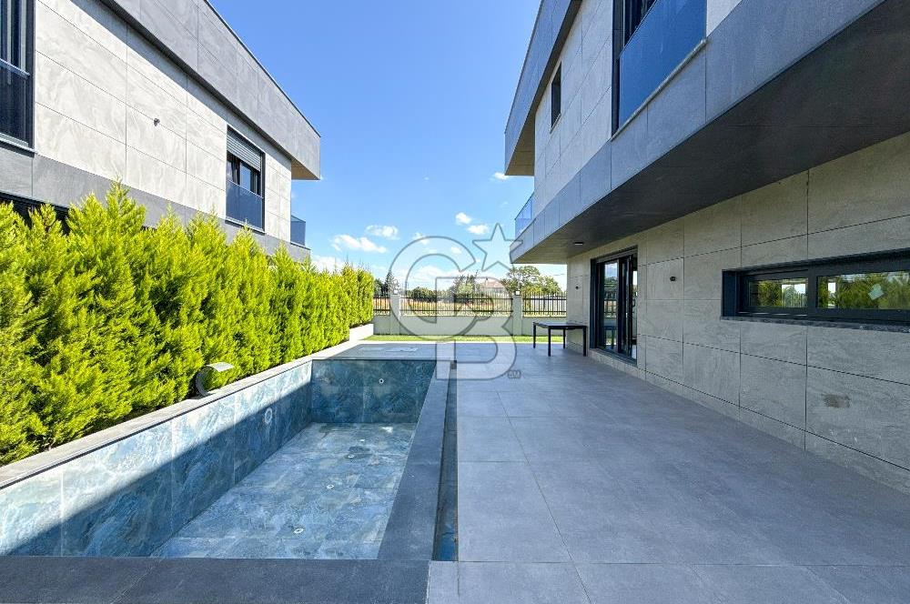 Silivri Selimpaşa 5+1 Müstakil Özel Havuzlu Satılık Sıfır Villa