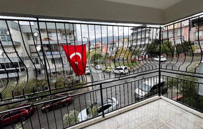Bornova Atatürk Mh. 3+1 Arakat 156m2 Satılık Daire