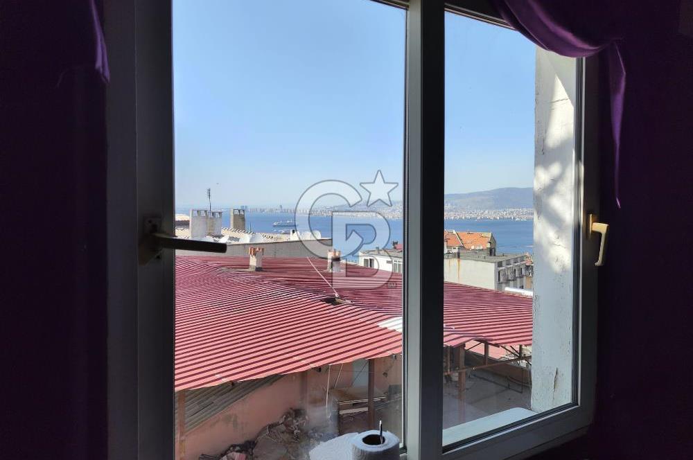 Konak Tınaztepe Mahallesi'nde 3+1 Deniz Manzaralı Satılık Daire