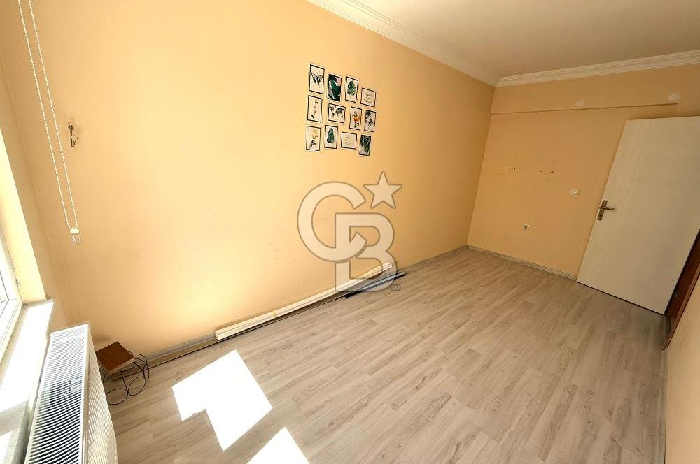 ELMADAĞ MERKEZDE CADDE ÜSTÜ CAM BALKONLU SATILIK 3+1 DAİRE