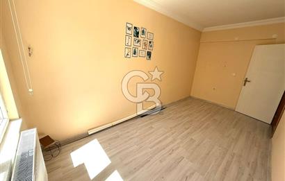 ELMADAĞ MERKEZDE CADDE ÜSTÜ CAM BALKONLU SATILIK 3+1 DAİRE