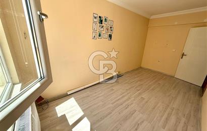 ELMADAĞ MERKEZDE CADDE ÜSTÜ CAM BALKONLU SATILIK 3+1 DAİRE