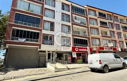 ELMADAĞ MERKEZDE CADDE ÜSTÜ CAM BALKONLU SATILIK 3+1 DAİRE