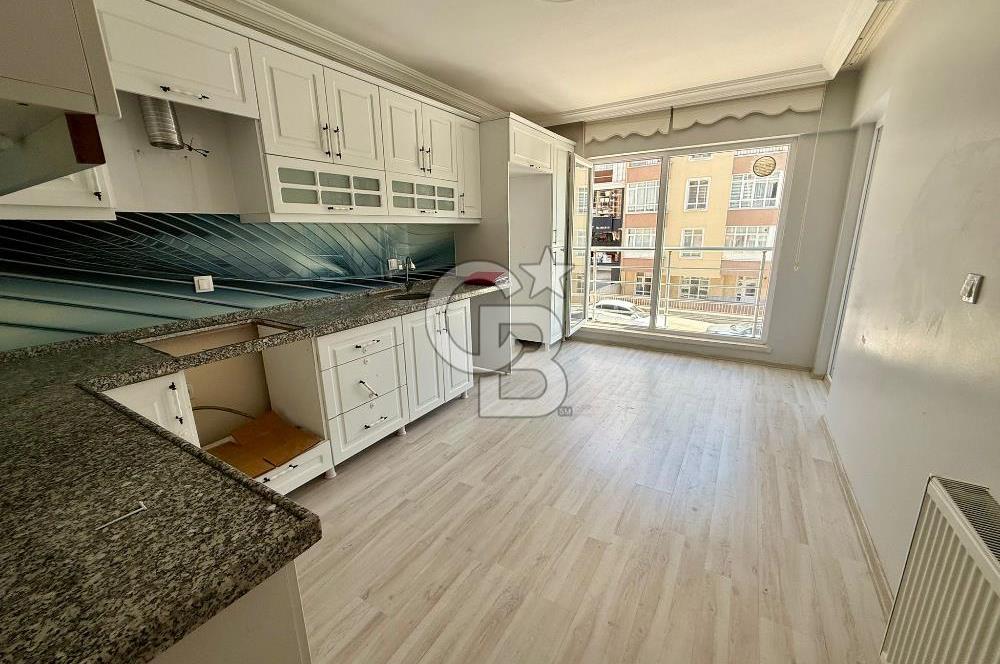 ELMADAĞ MERKEZDE CADDE ÜSTÜ CAM BALKONLU SATILIK 3+1 DAİRE