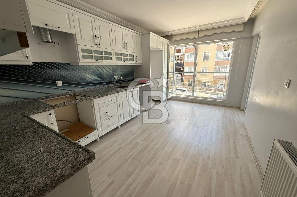 ELMADAĞ MERKEZDE CADDE ÜSTÜ CAM BALKONLU SATILIK 3+1 DAİRE