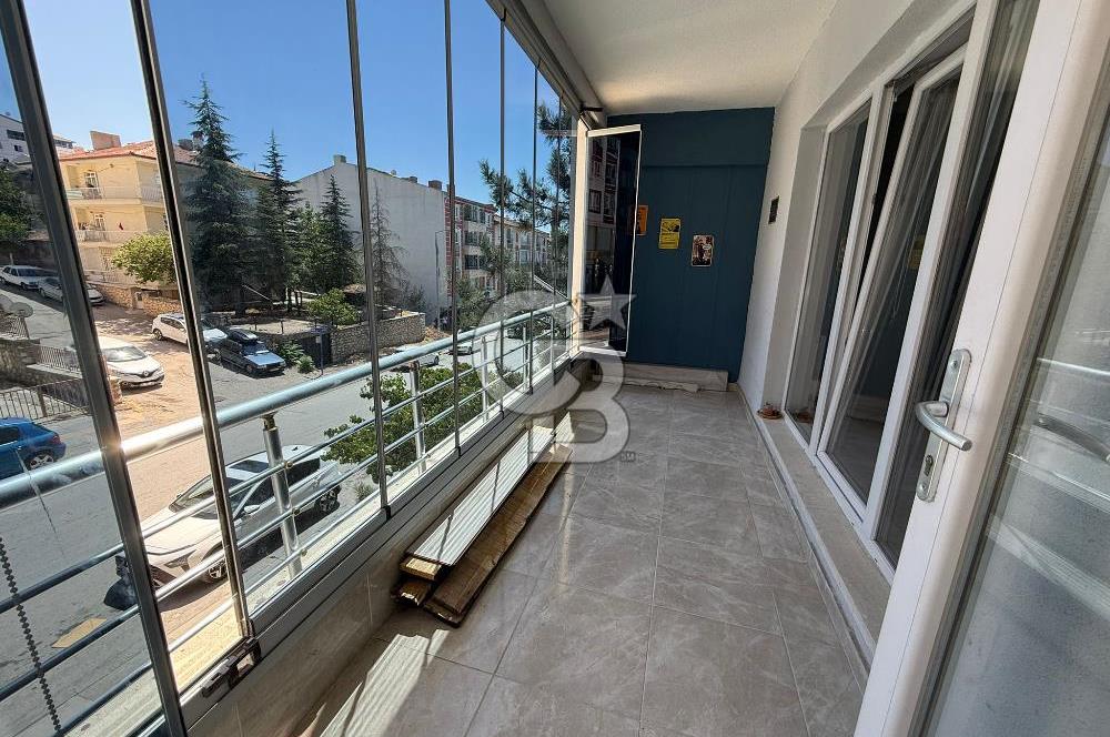 ELMADAĞ MERKEZDE CADDE ÜSTÜ CAM BALKONLU SATILIK 3+1 DAİRE