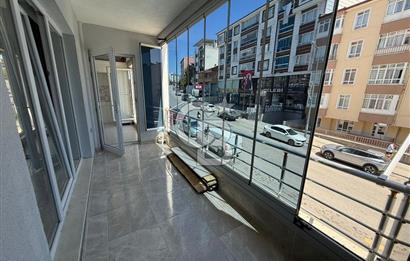 ELMADAĞ MERKEZDE CADDE ÜSTÜ CAM BALKONLU SATILIK 3+1 DAİRE