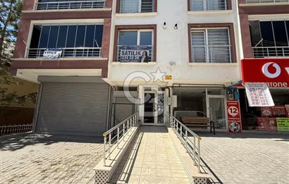 ELMADAĞ MERKEZDE CADDE ÜSTÜ CAM BALKONLU SATILIK 3+1 DAİRE