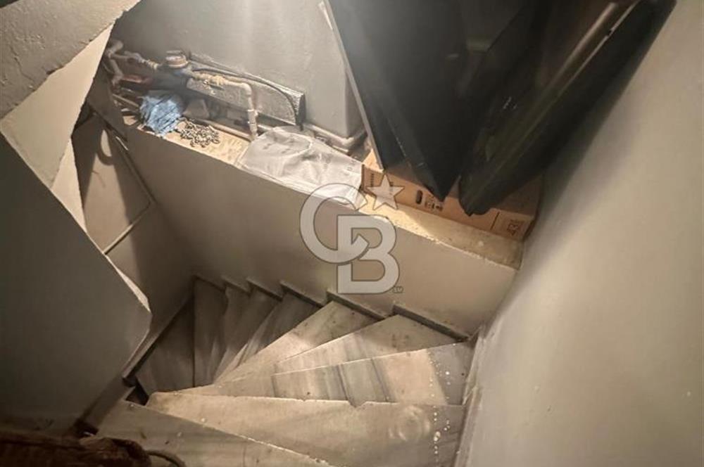 Halıcılar Caddesinde Asma Katlı Depolu Dükkan