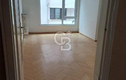 CİNNAH NO: 82 ATAKULE KARŞISI 1.KAT 4+1 SATILIK DAİRE