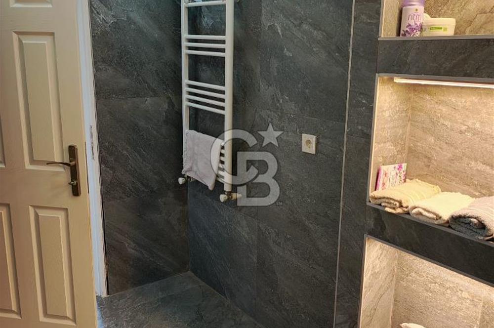Karşıyaka GİRNE'de Cadde üstü 3+1 Satılık Daire