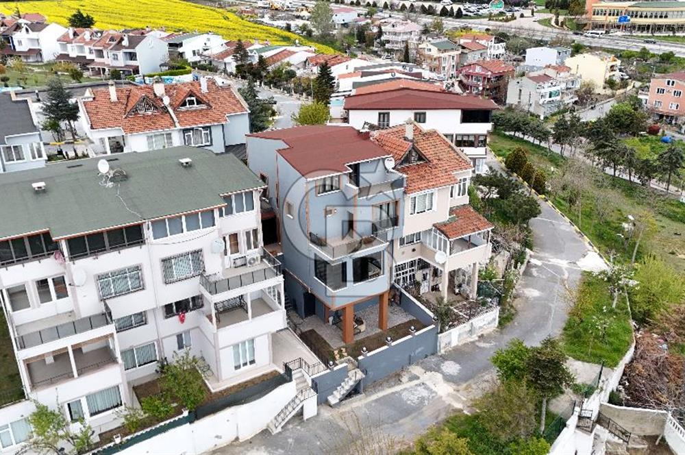 Silivri'de Bakımlı Deniz Manzaralı 650 m2 İskanlı Lux Villa