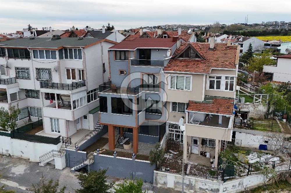 Silivri'de Bakımlı Deniz Manzaralı 650 m2 İskanlı Lux Villa