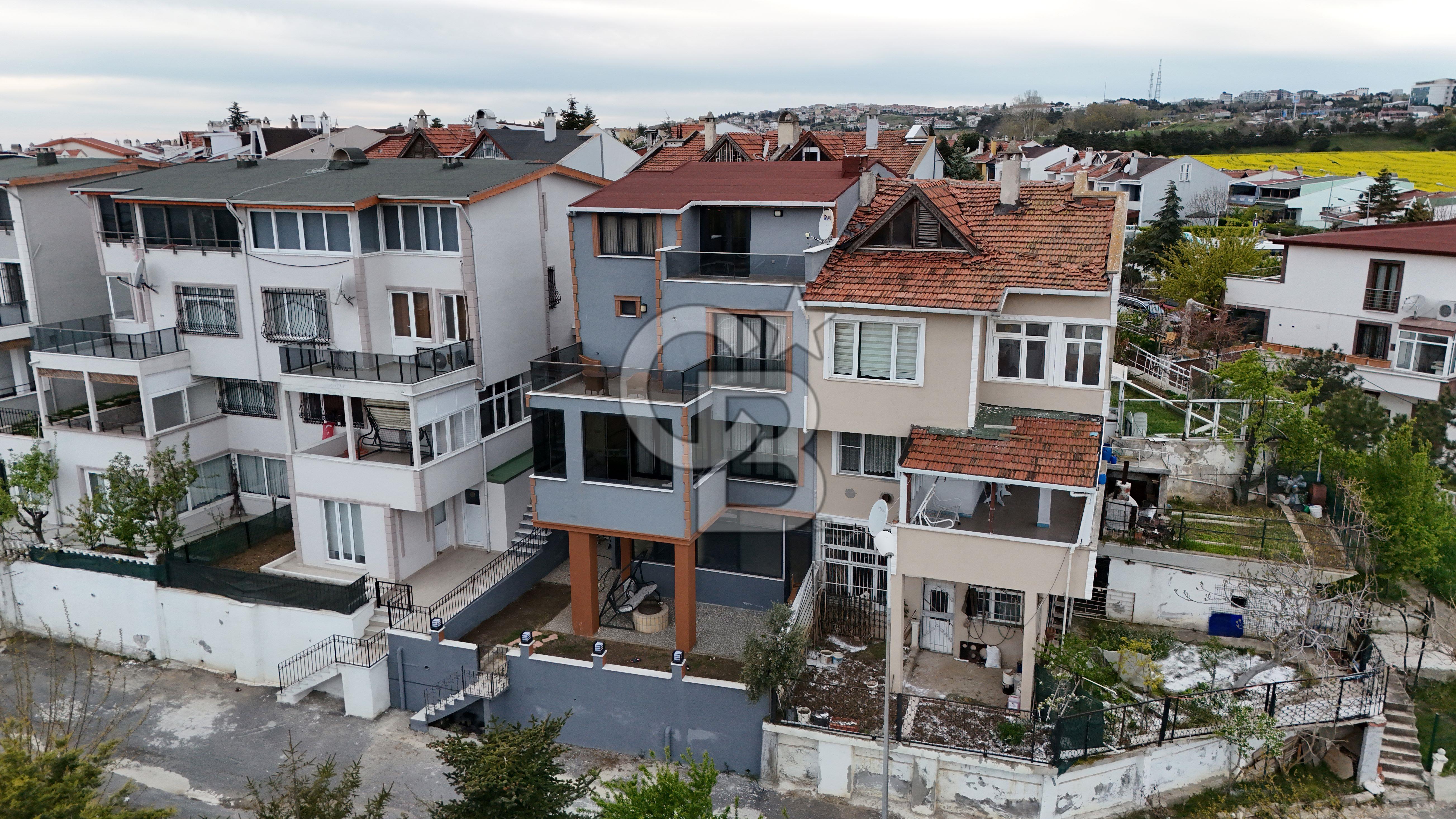 Silivri'de Bakımlı Deniz Manzaralı 650 m2 İskanlı Lux Villa