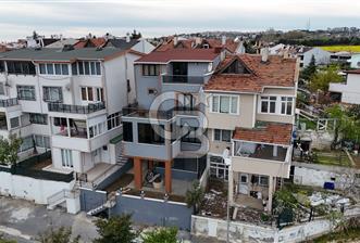 Silivri'de Bakımlı Deniz Manzaralı 650 m2 İskanlı Lux Villa